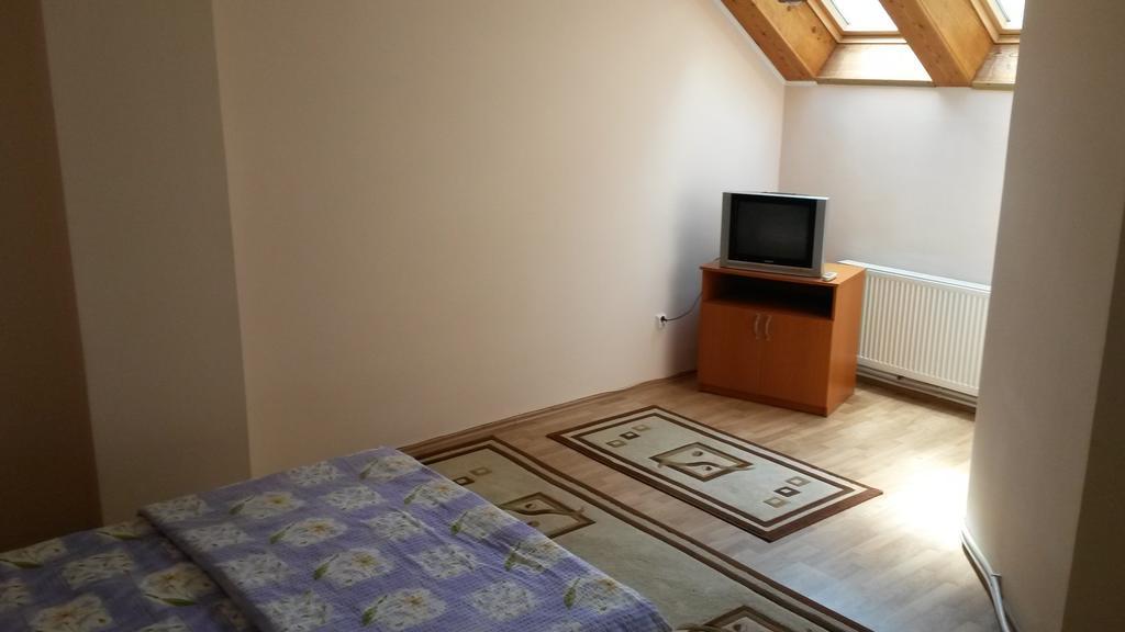 Pensiunea Adi Săpînţa Zimmer foto